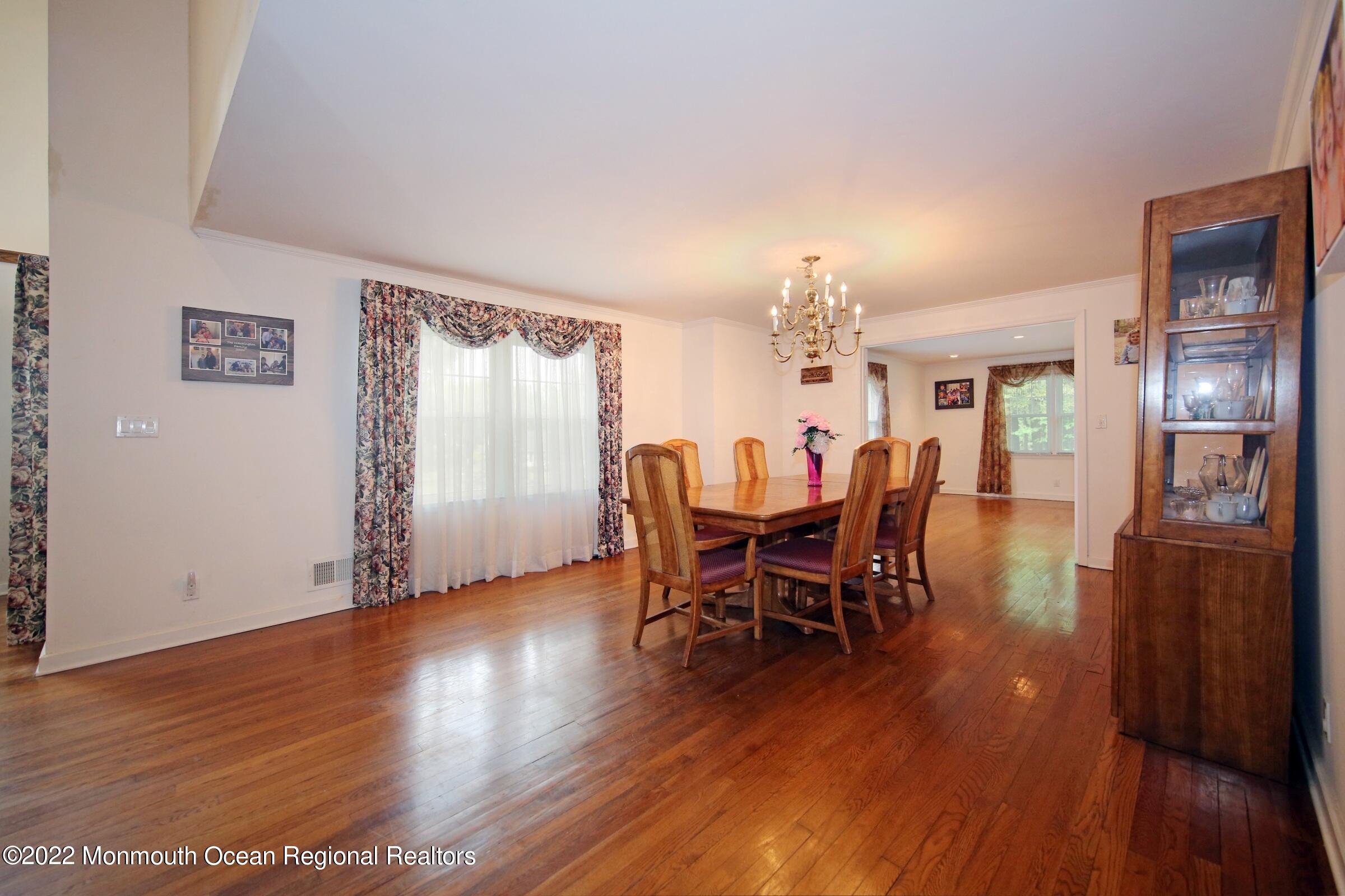 737 Nutswamp Road Red Bank, NJ 07701 - Photo 11 of 40 IMG_3016a