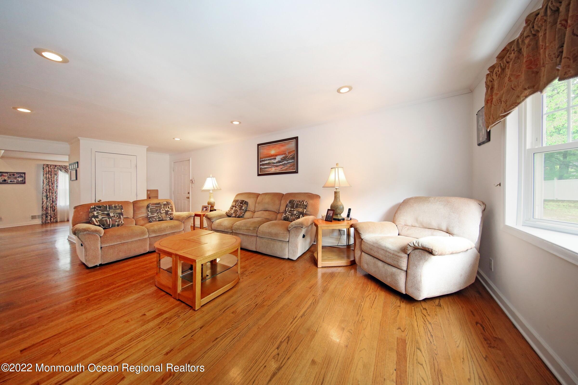 737 Nutswamp Road Red Bank, NJ 07701 - Photo 12 of 40 IMG_3024a