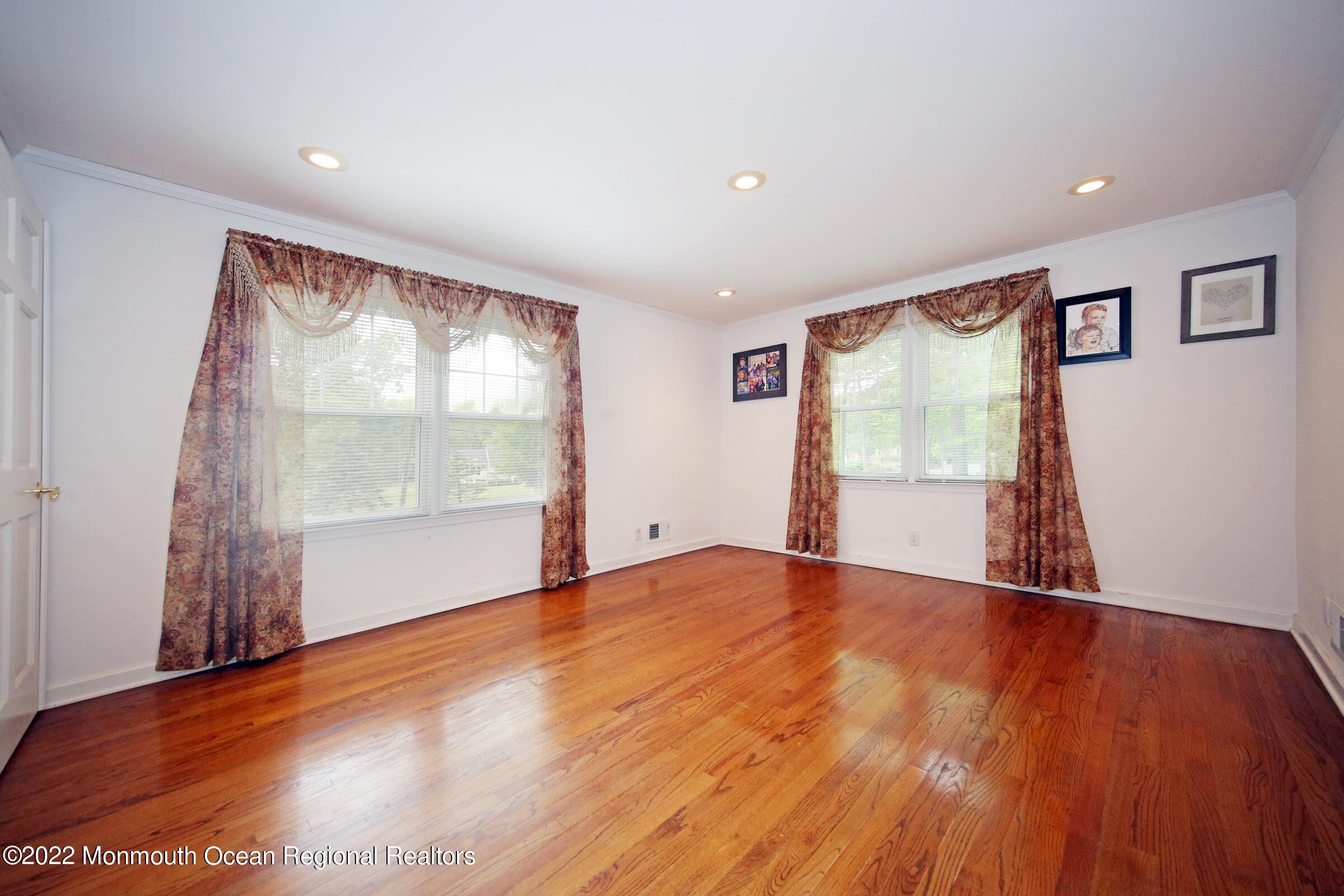737 Nutswamp Road Red Bank, NJ 07701 - Photo 14 of 40 IMG_3020a