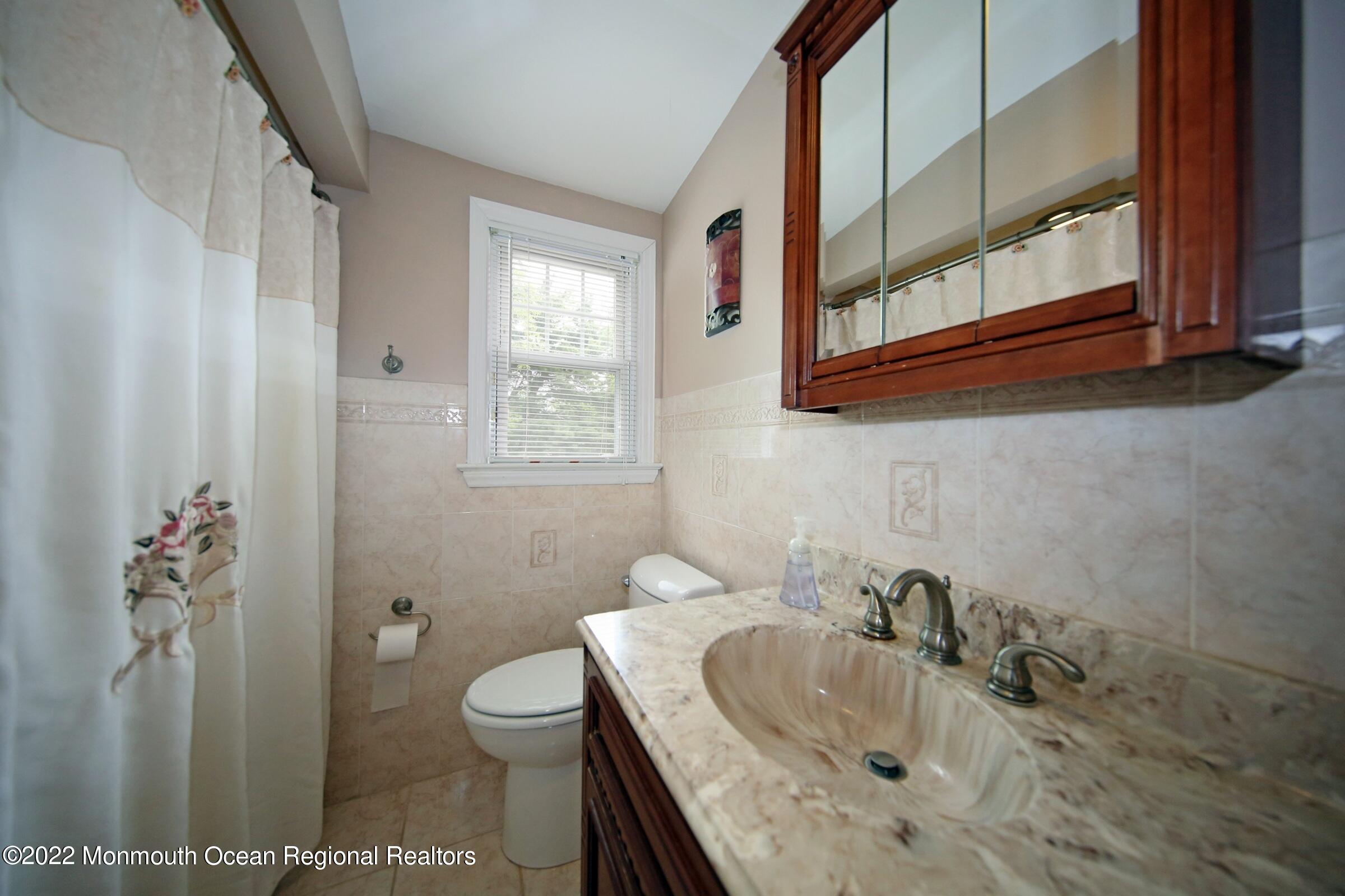 737 Nutswamp Road Red Bank, NJ 07701 - Photo 23 of 40 IMG_3053a