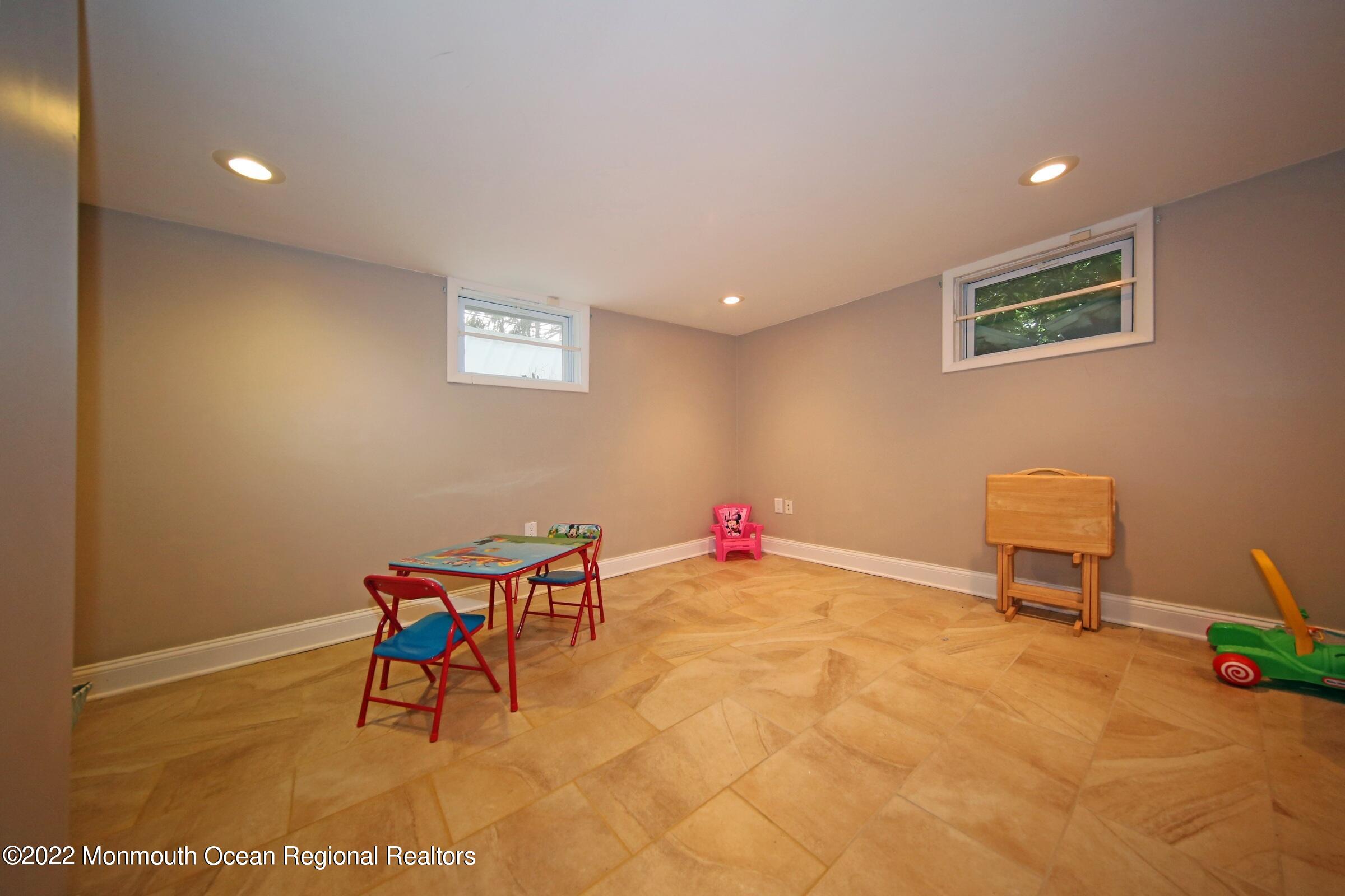 737 Nutswamp Road Red Bank, NJ 07701 - Photo 27 of 40 IMG_3063a
