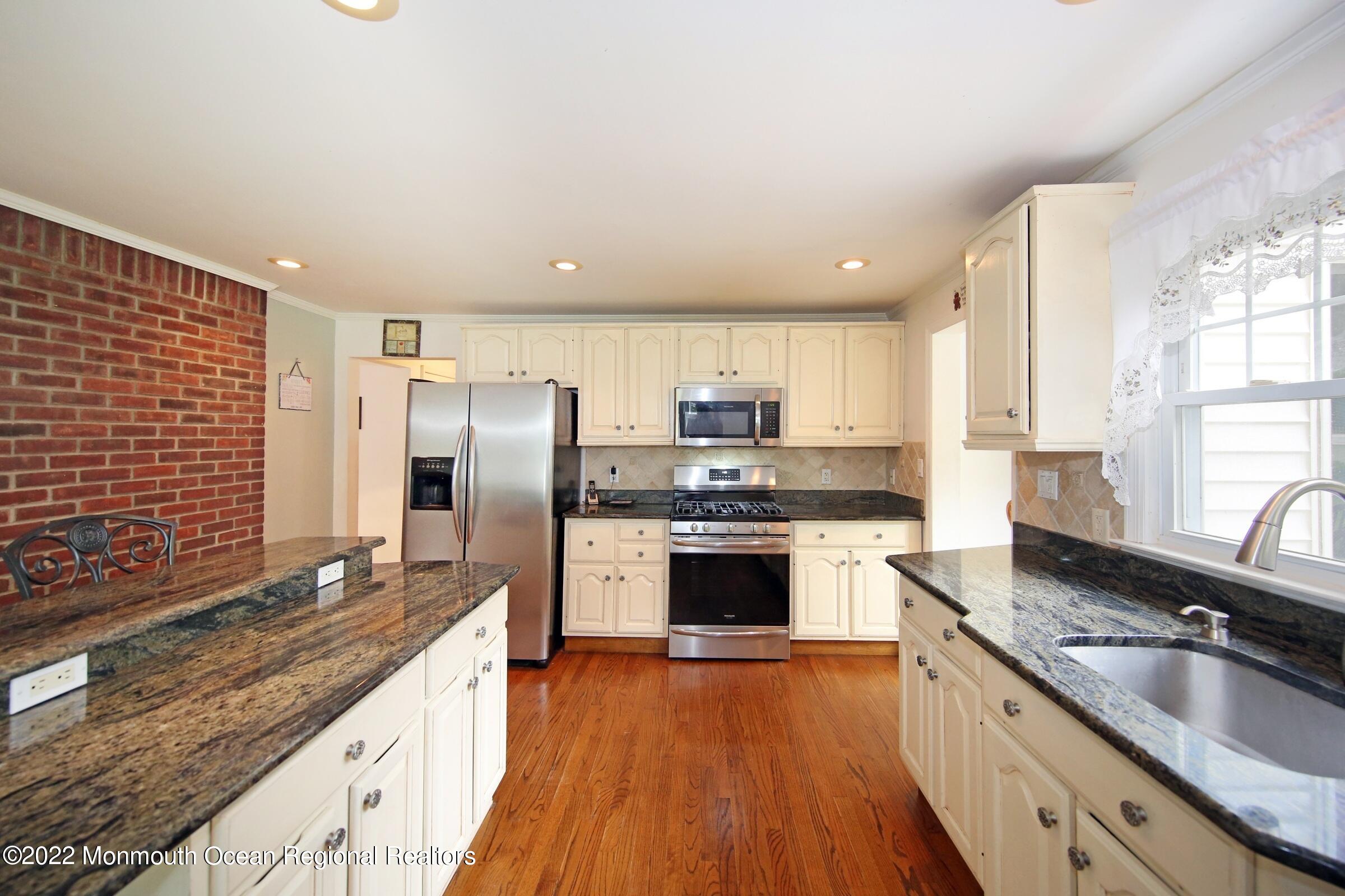 737 Nutswamp Road Red Bank, NJ 07701 - Photo 8 of 40 IMG_3008a