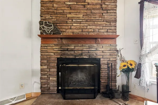 $569,999 | 820 County Road 454, Taylor, TX 76574