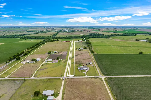 $569,999 | 820 County Road 454, Taylor, TX 76574