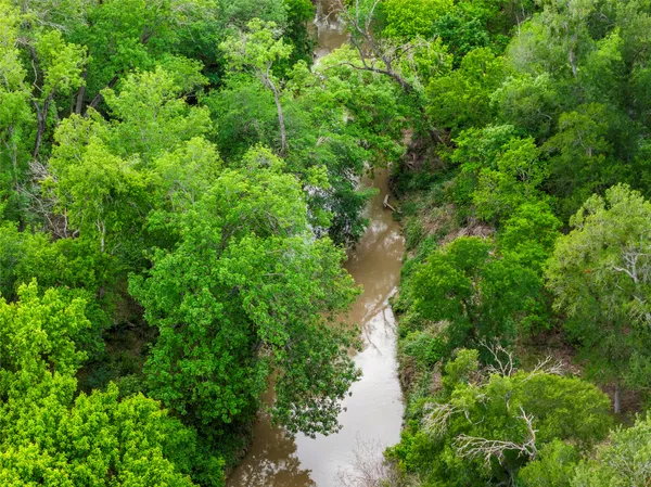 $569,999 | 820 County Road 454, Taylor, TX 76574