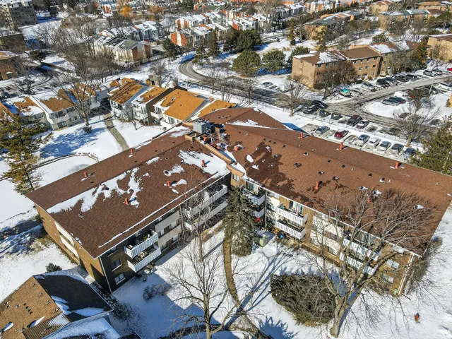 $235,000 | 3000 Bayside Drive, Unit 202, Palatine, IL 60074