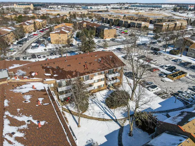 $235,000 | 3000 Bayside Drive, Unit 202, Palatine, IL 60074