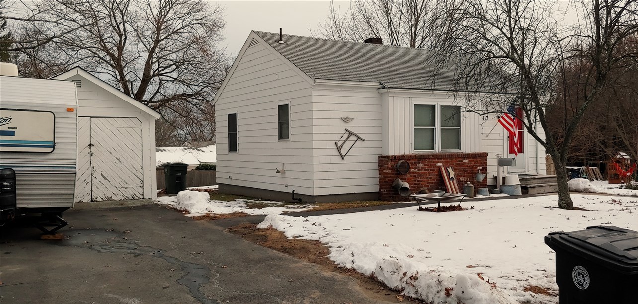 117 Knotty Oak Road Coventry, RI 02816 - Photo 2 of 11