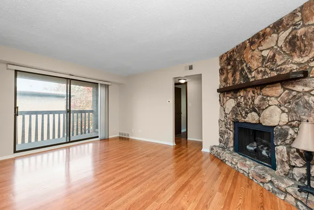 $1,850 | 13616 Lamon Avenue, Unit 411, Crestwood, IL 60418