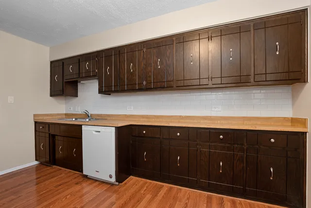 $1,850 | 13616 Lamon Avenue, Unit 411, Crestwood, IL 60418