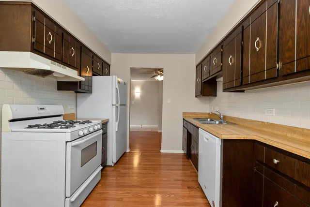 $1,850 | 13616 Lamon Avenue, Unit 411, Crestwood, IL 60418