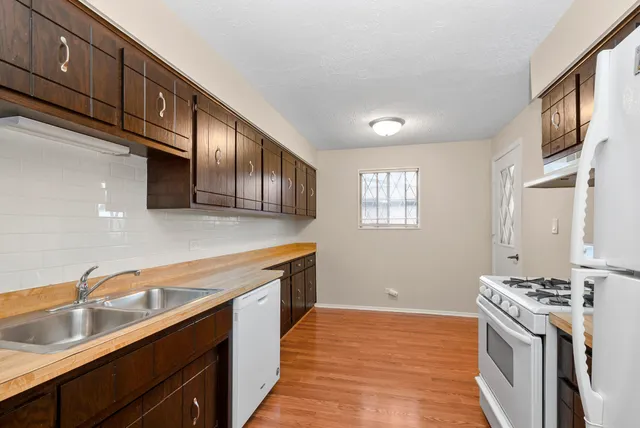 $1,850 | 13616 Lamon Avenue, Unit 411, Crestwood, IL 60418