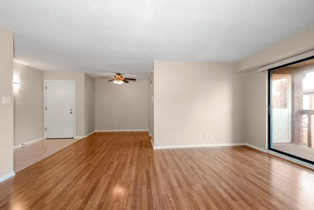 $1,850 | 13616 Lamon Avenue, Unit 411, Crestwood, IL 60418