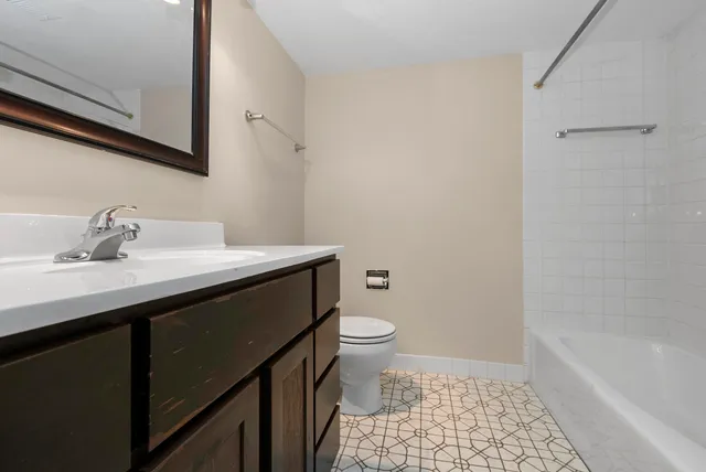 $1,850 | 13616 Lamon Avenue, Unit 411, Crestwood, IL 60418