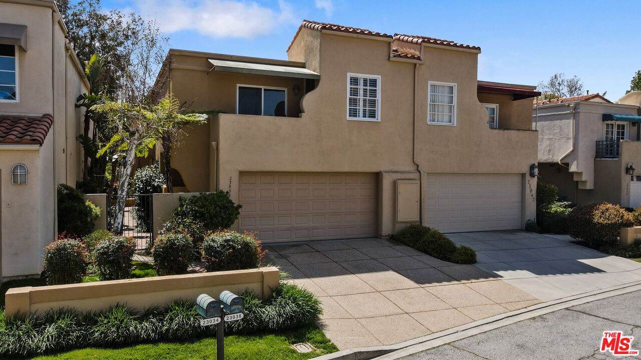 23038 Park Privado, Calabasas, CA 91302 Compass
