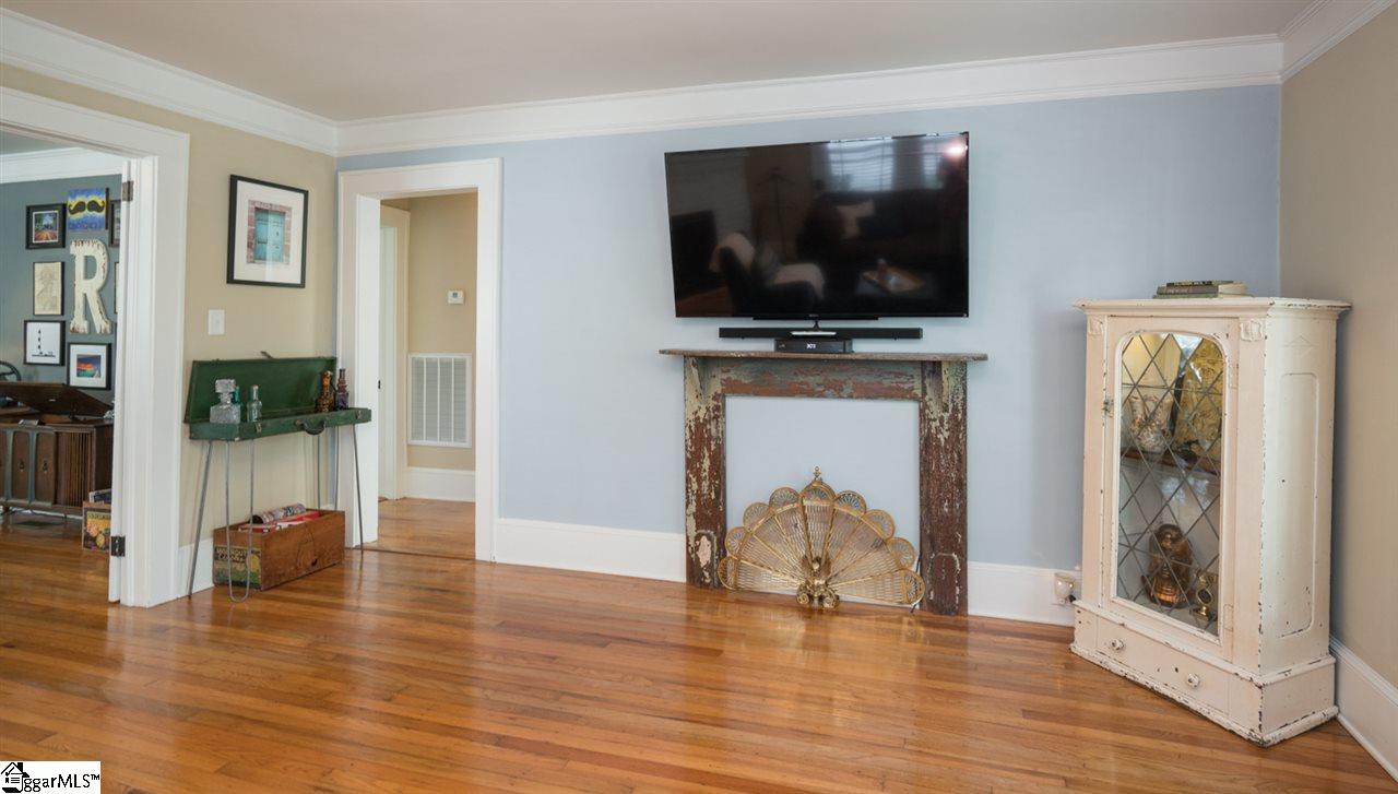 23 Brunson Street Greenville, SC 29607 - Photo 8 of 34