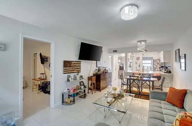 $120,000 | 130 Lake Meryl Drive, Unit 226, West Palm Beach, FL 33411