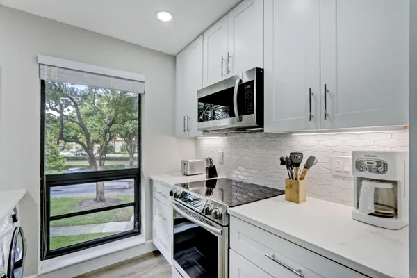 $3,500 | 206 Brackenwood Terrace, Unit 206, Palm Beach Gardens, FL 33418