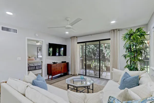 $3,500 | 206 Brackenwood Terrace, Unit 206, Palm Beach Gardens, FL 33418