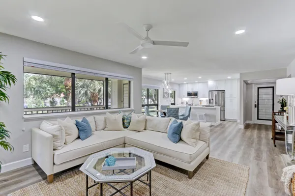 $3,500 | 206 Brackenwood Terrace, Unit 206, Palm Beach Gardens, FL 33418