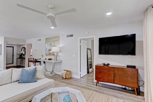 $3,500 | 206 Brackenwood Terrace, Unit 206, Palm Beach Gardens, FL 33418