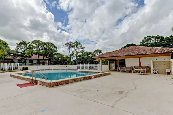$3,500 | 206 Brackenwood Terrace, Unit 206, Palm Beach Gardens, FL 33418