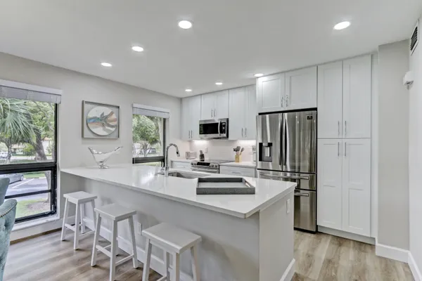 $3,500 | 206 Brackenwood Terrace, Unit 206, Palm Beach Gardens, FL 33418