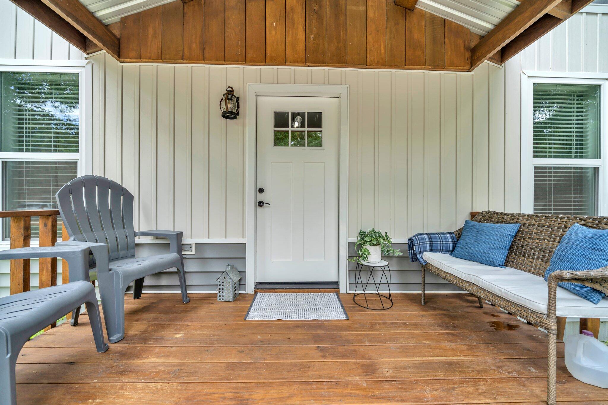 52 Lazy Bone St Point Vernon, FL 32462 - Photo 11 of 62 a view of a livingroom with furniture and deck