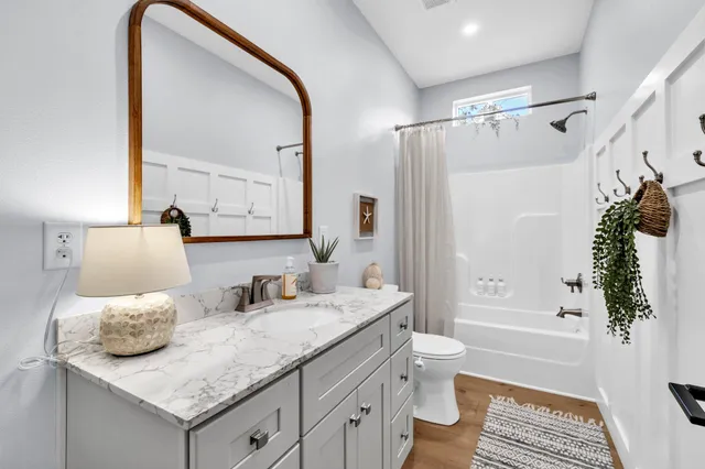 $489,000 | 52 Lazy Bone St Point, Vernon, FL 32462