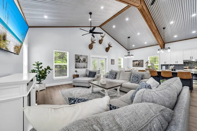 $489,000 | 52 Lazy Bone St Point, Vernon, FL 32462