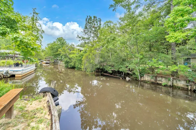 $489,000 | 52 Lazy Bone St Point, Vernon, FL 32462