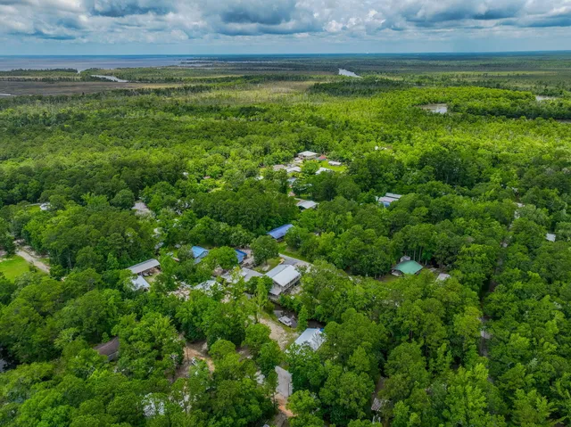 $489,000 | 52 Lazy Bone St Point, Vernon, FL 32462