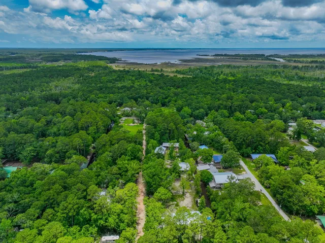 $489,000 | 52 Lazy Bone St Point, Vernon, FL 32462