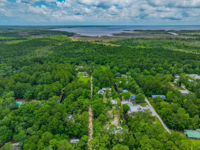 $489,000 | 52 Lazy Bone St Point, Vernon, FL 32462