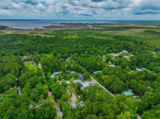 $489,000 | 52 Lazy Bone St Point, Vernon, FL 32462