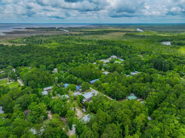 $489,000 | 52 Lazy Bone St Point, Vernon, FL 32462