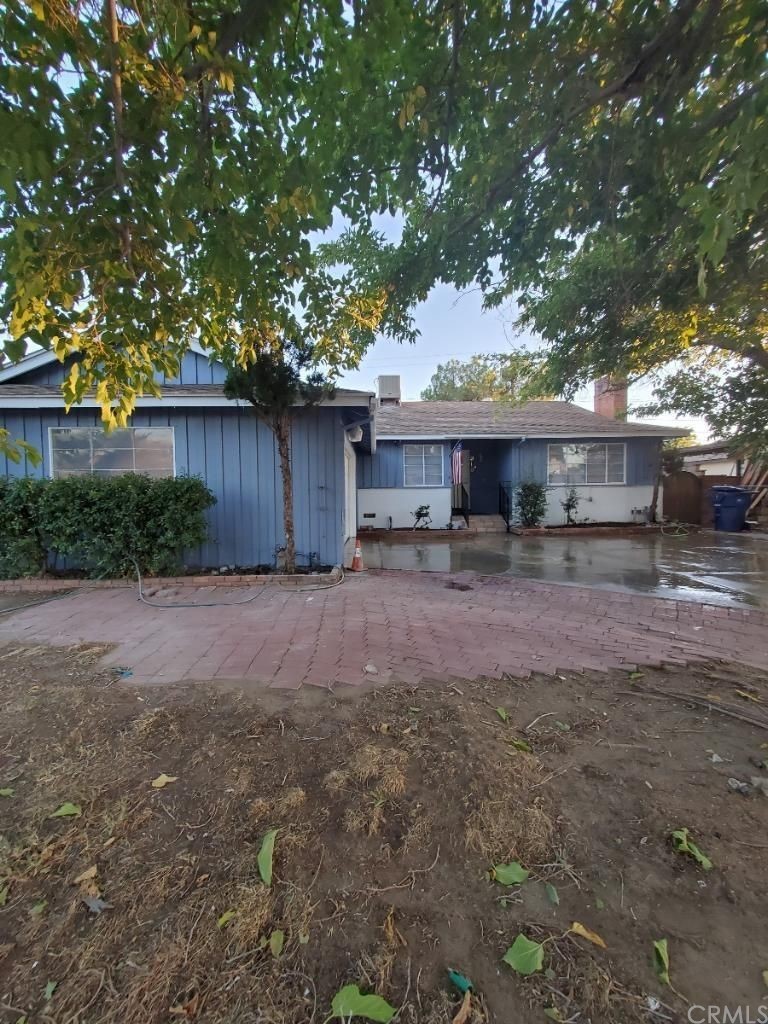 910 West Ave J8 Lancaster, CA 93534 - Photo 3 of 24 a backyard of a house with yard barbeque oven and outdoor seating