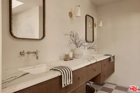 $2,499,000 | 7854 Truxton Avenue, Los Angeles, CA 90045