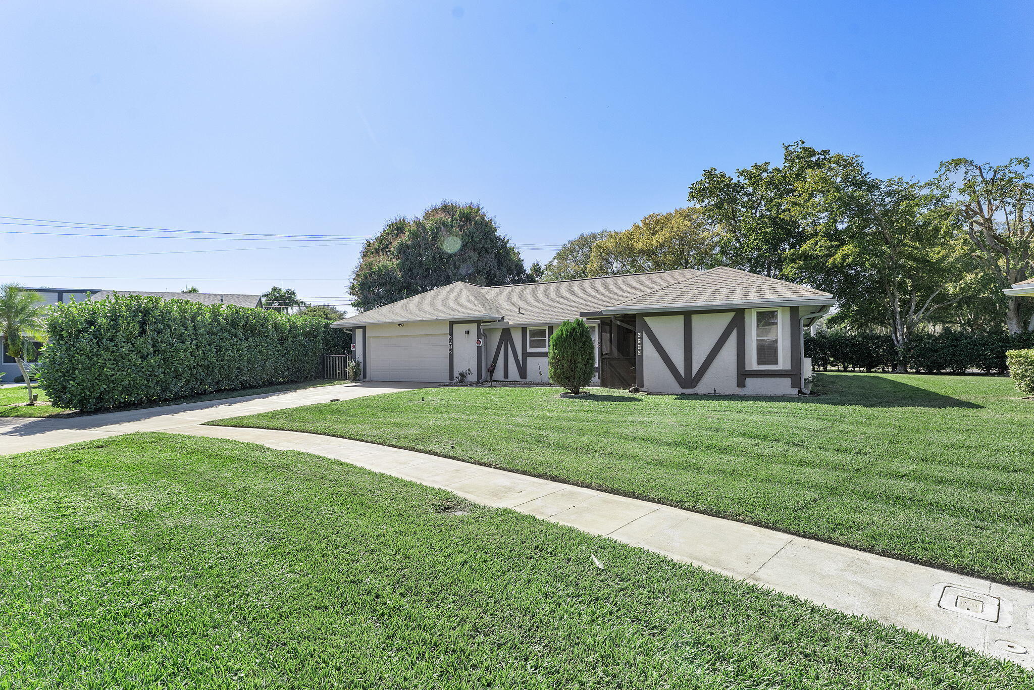 6206 Springdale Way Delray Beach, FL 33484 - Photo 4 of 38 49-web-or-mls-DSC07990