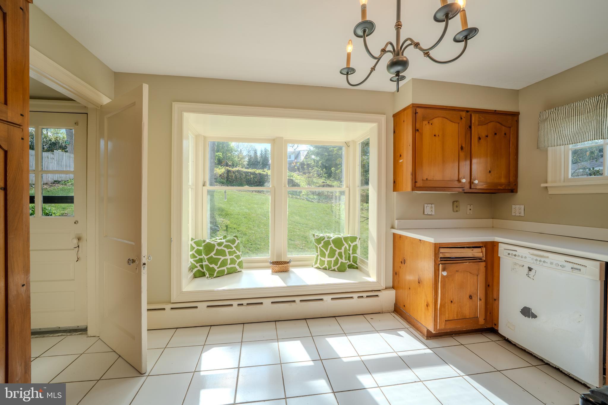 612 Brookside Avenue Wayne, PA 19087 - Photo 11 of 35 Eat in Kitchen