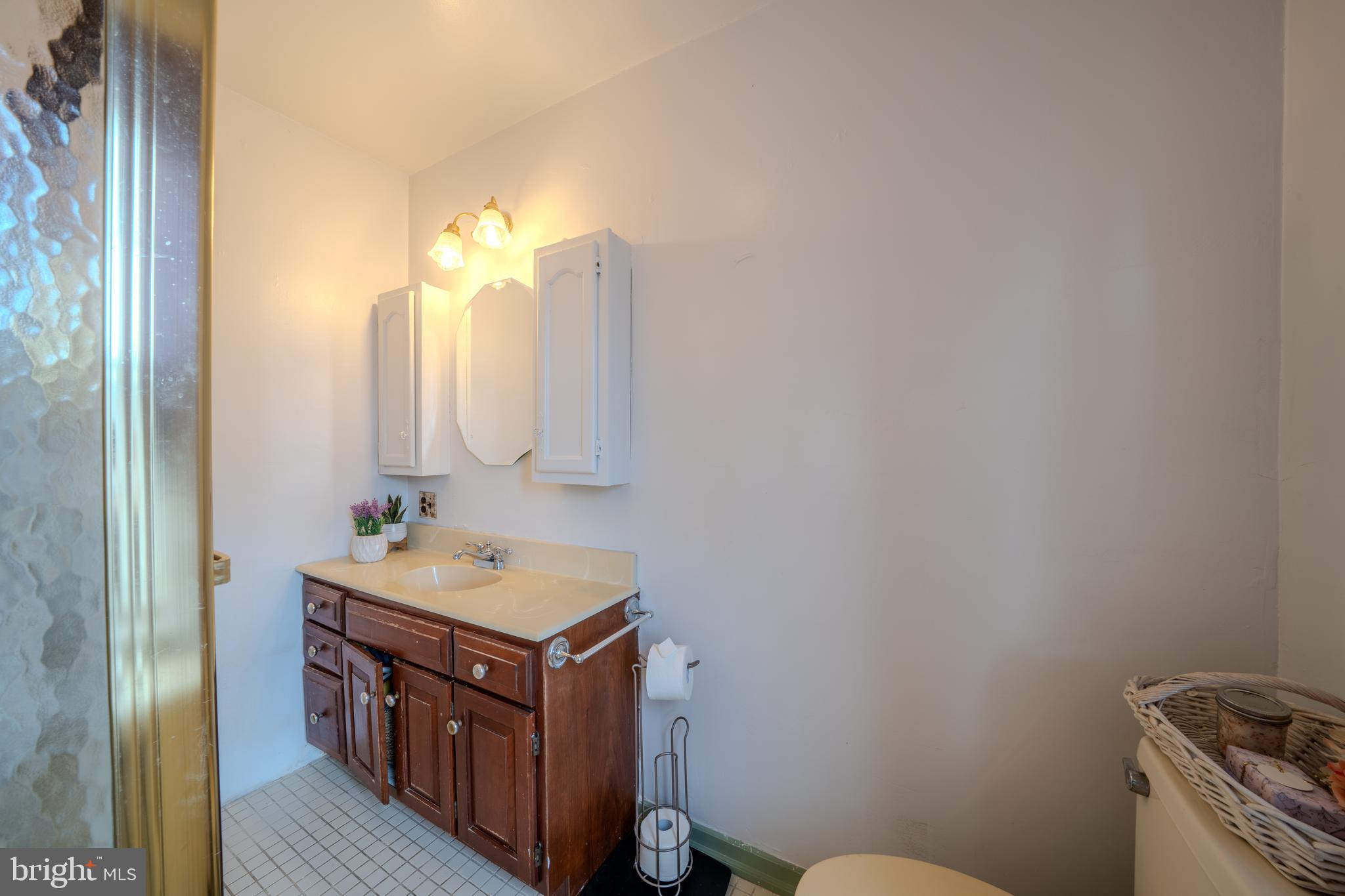 612 Brookside Avenue Wayne, PA 19087 - Photo 17 of 35 Primary bath