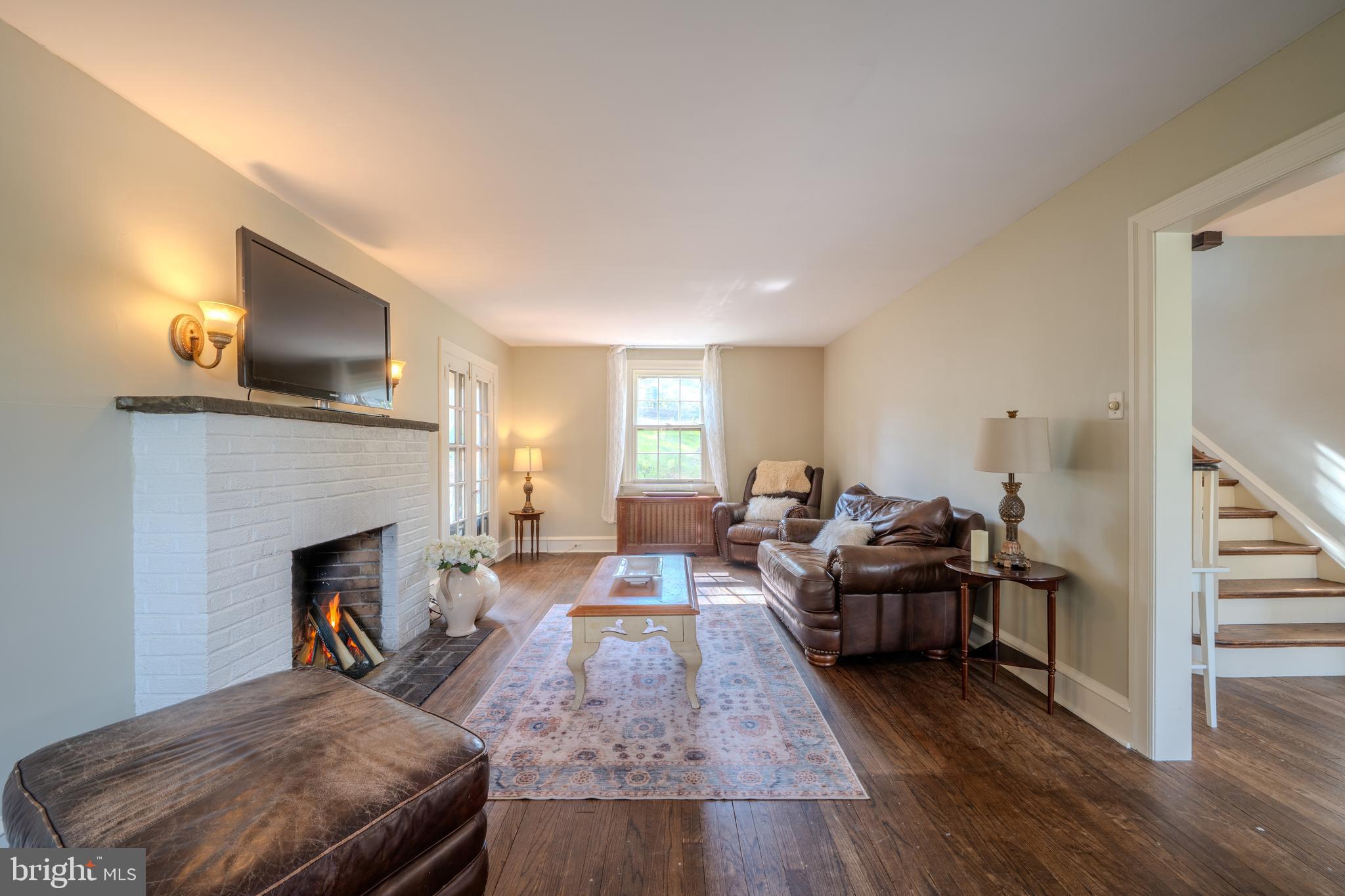 612 Brookside Avenue Wayne, PA 19087 - Photo 6 of 35 Living Room