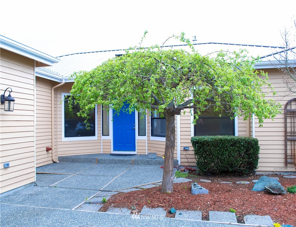 847 Southwest Echo Loop Oak Harbor, WA 98277 - Photo 2 of 24 Gallery Image 2