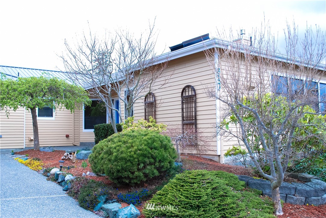 847 Southwest Echo Loop Oak Harbor, WA 98277 - Photo 3 of 24 Gallery Image 3