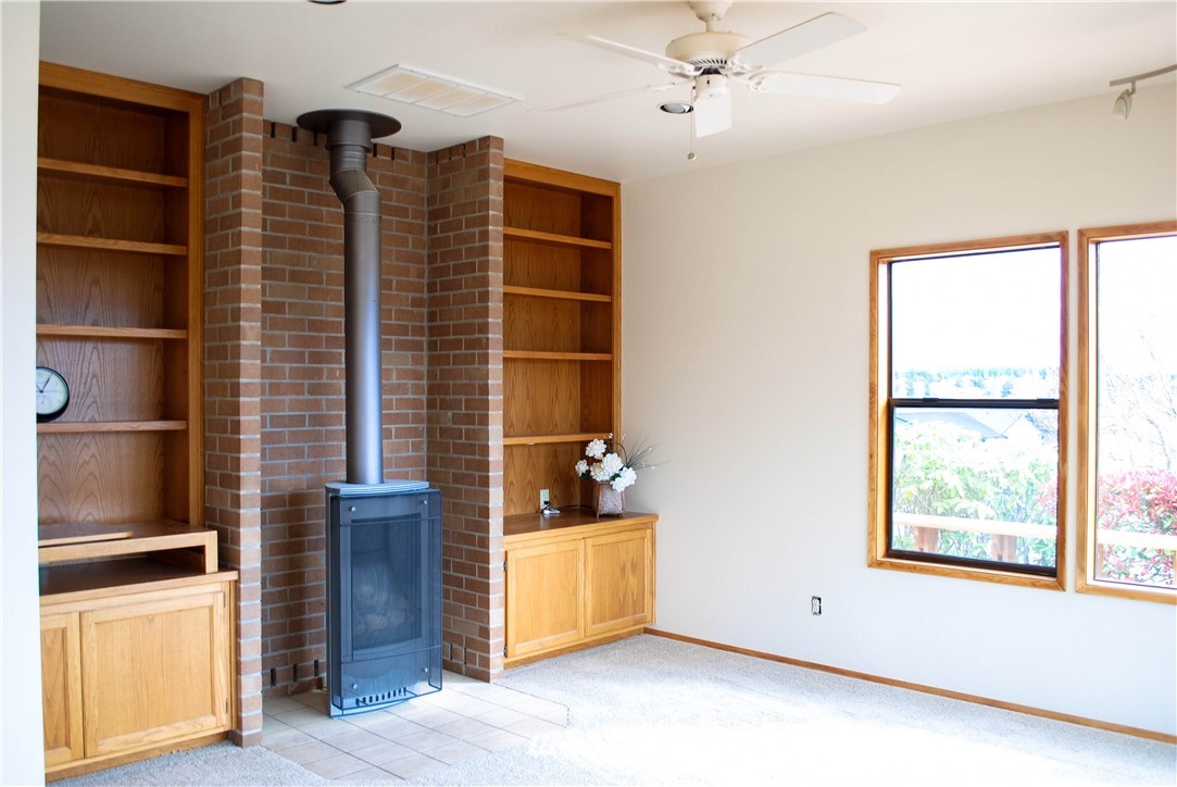 847 Southwest Echo Loop Oak Harbor, WA 98277 - Photo 6 of 24 Gallery Image 6