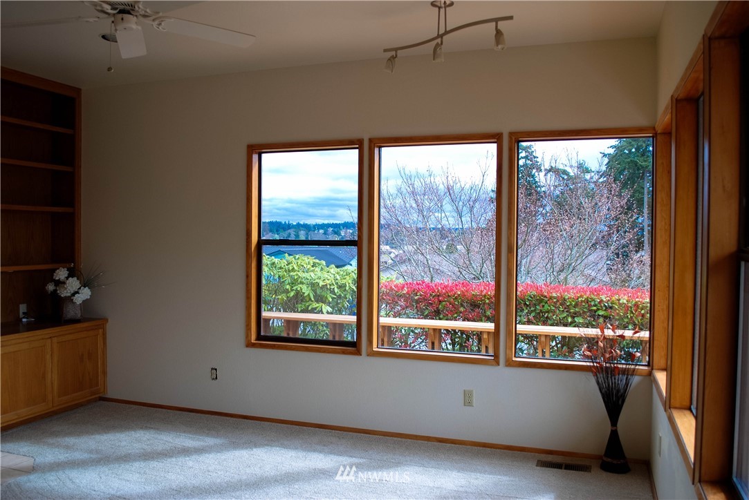 847 Southwest Echo Loop Oak Harbor, WA 98277 - Photo 7 of 24 Gallery Image 7
