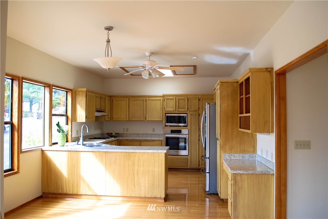 847 Southwest Echo Loop Oak Harbor, WA 98277 - Photo 9 of 24 Gallery Image 9