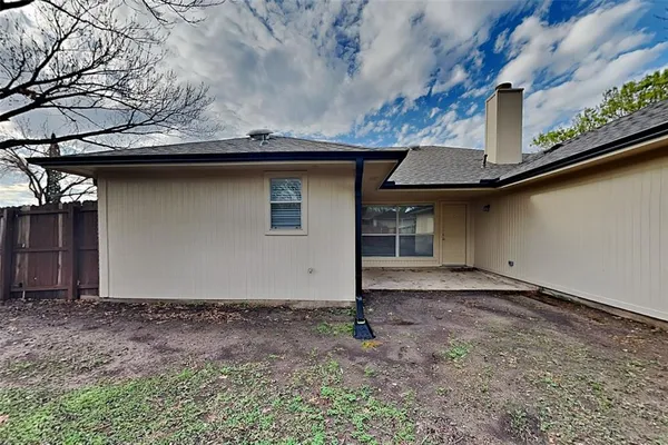 $2,350 | 1327 East Branch Hollow Drive, Carrollton, TX 75007