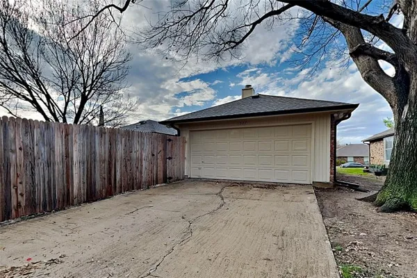 $2,350 | 1327 East Branch Hollow Drive, Carrollton, TX 75007