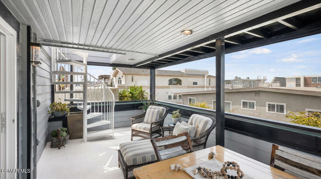 3237 Playa Court Oxnard, CA 93035 - Photo 36 of 48 a balcony with furniture